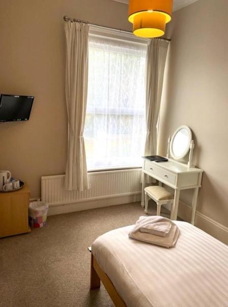 Somerton Lodge (Adults Only) Shanklin Buitenkant foto